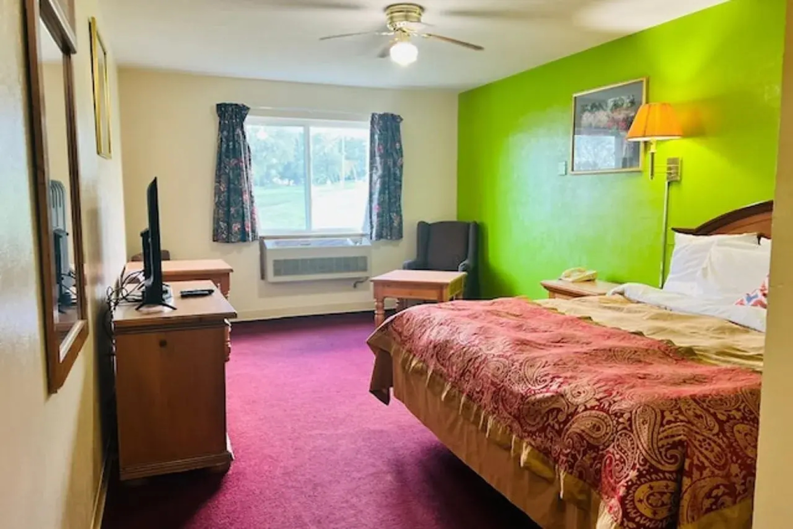 Villa Inn Motel Near Hwy 12 WI Capital O