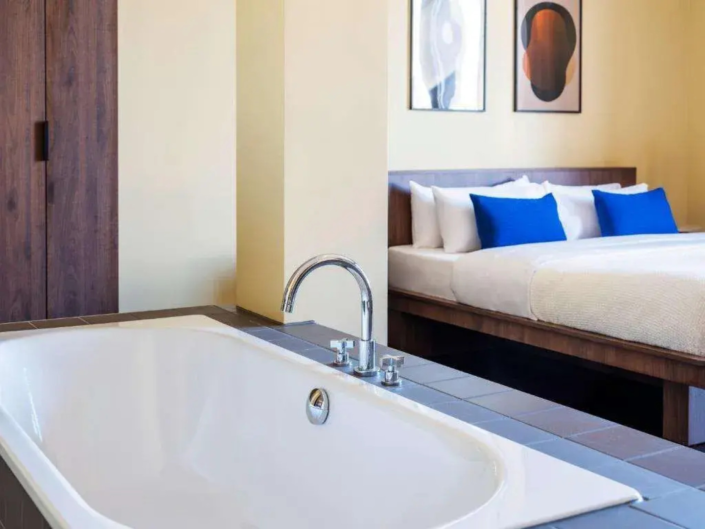 Numa Berlin Weinmeister