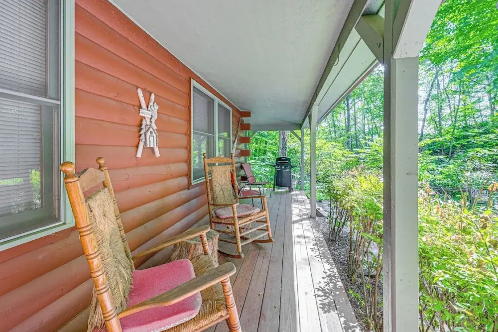 Cabin w/ Hot Tub, Near Smoky Mountains Natl Park!