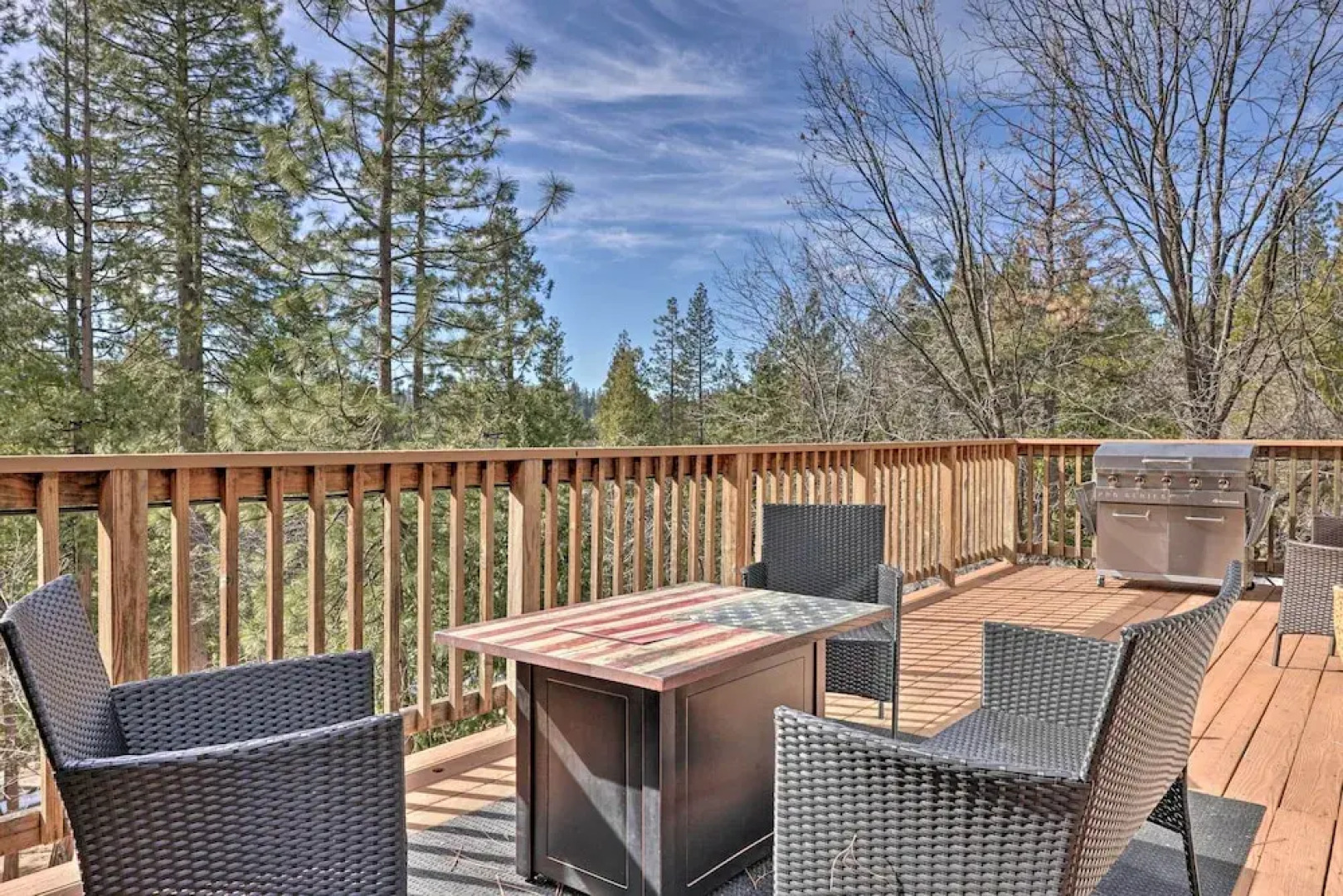 Near Hiking + Wineries: Arnold Cabin w/ Deck!