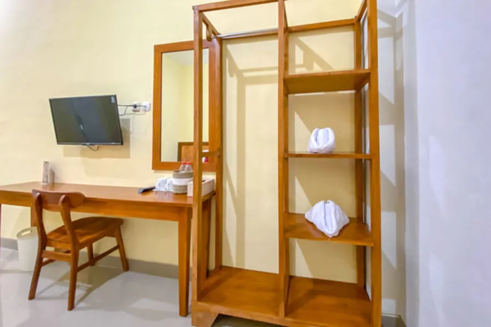 RedDoorz Syariah near Taman Bunga Adipura Sampang