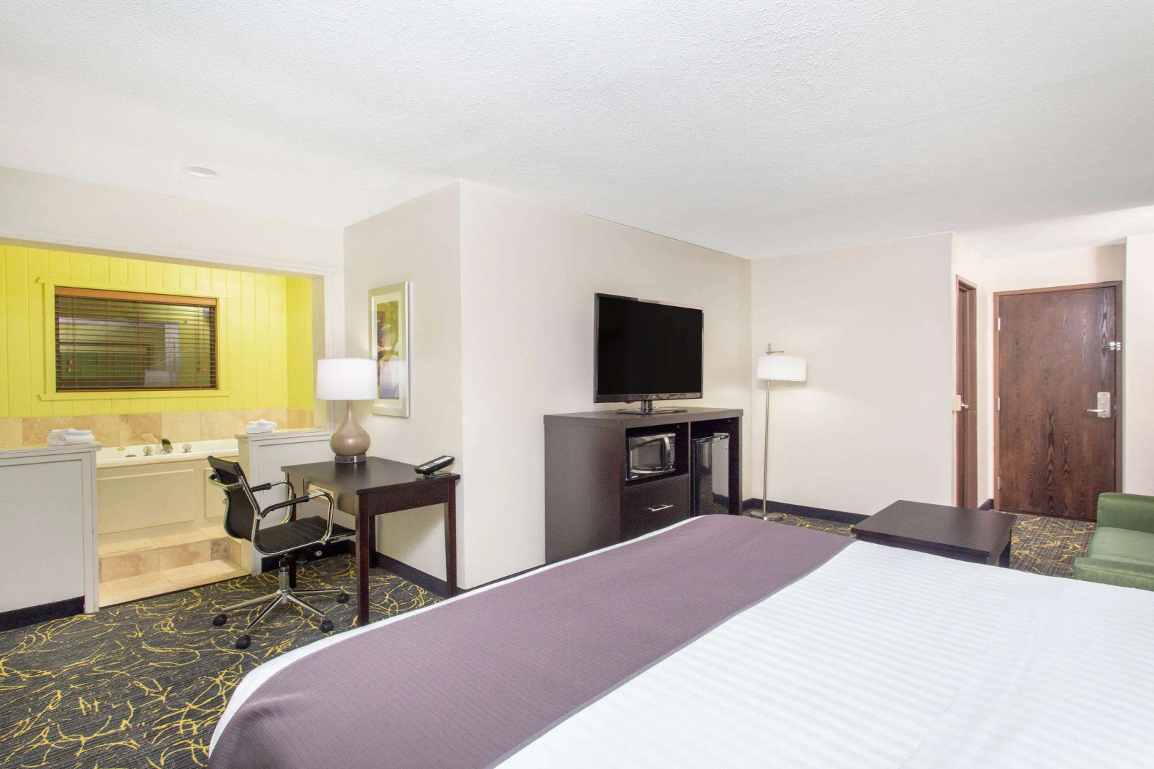 AmericInn by Wyndham Delafield-Waukesha-Milwaukee