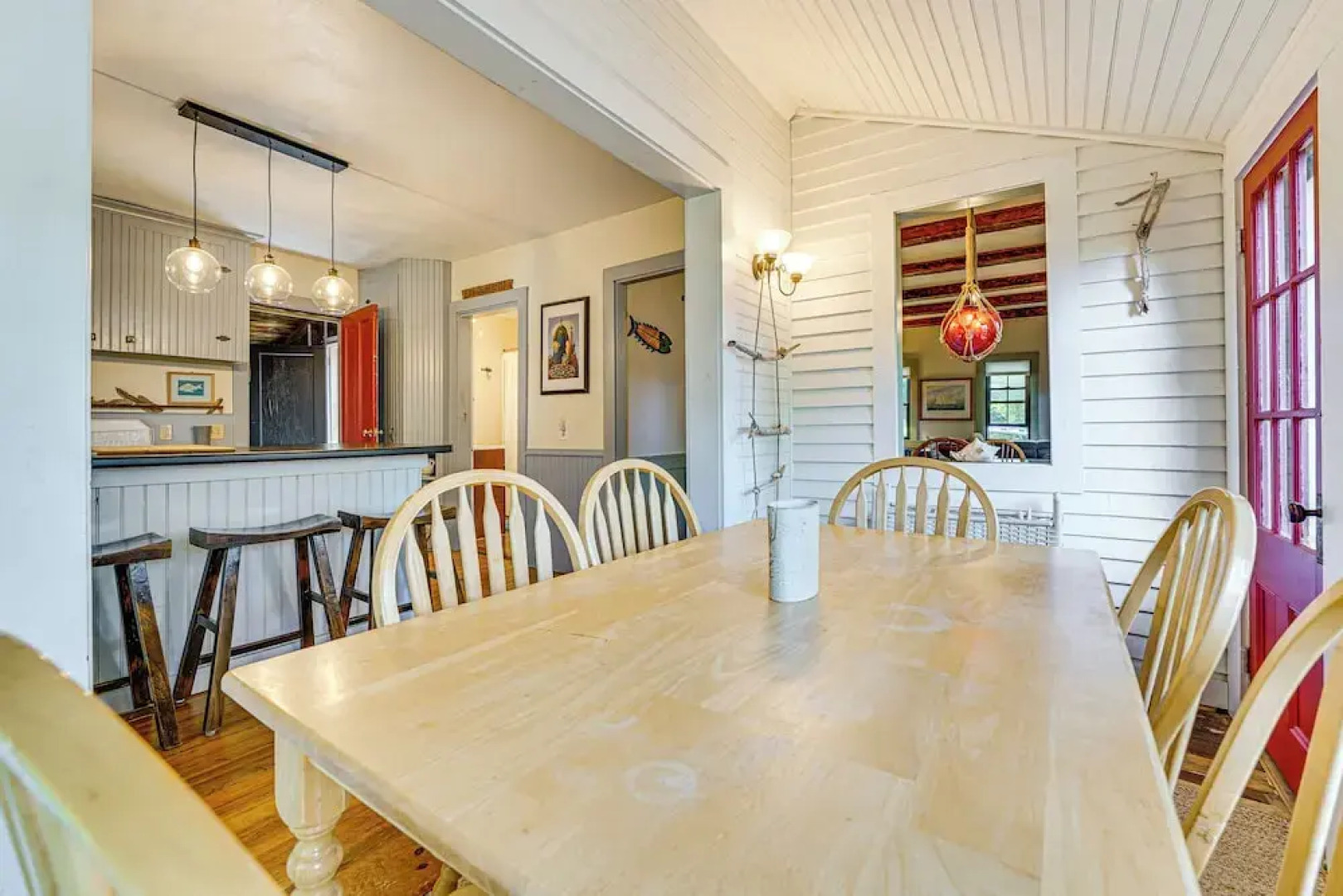 Charming Cottage w/ Patio, Walk to Boothbay Harbor