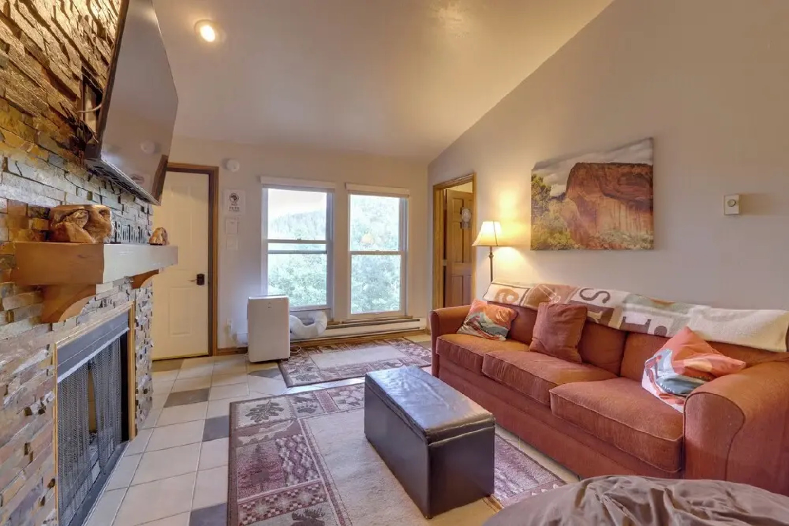 Ski-in/ski-out Brian Head Condo w/ Pool Access!