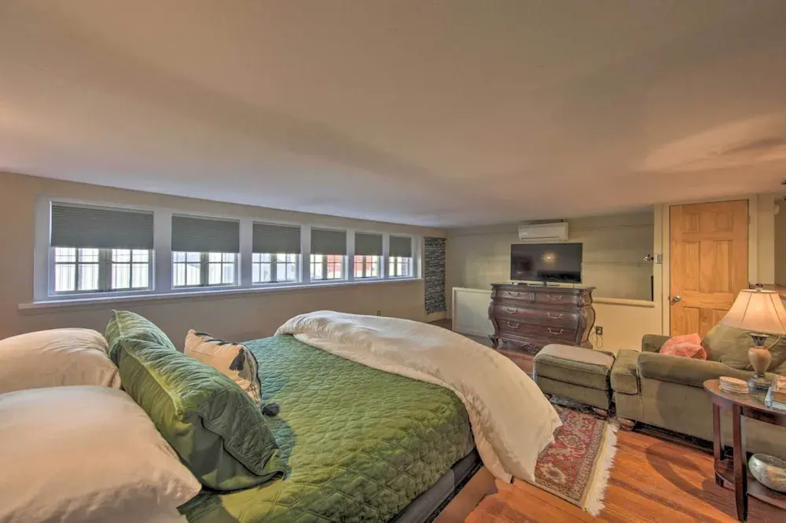 Updated Apartment in Historic Dtwn Marshall!