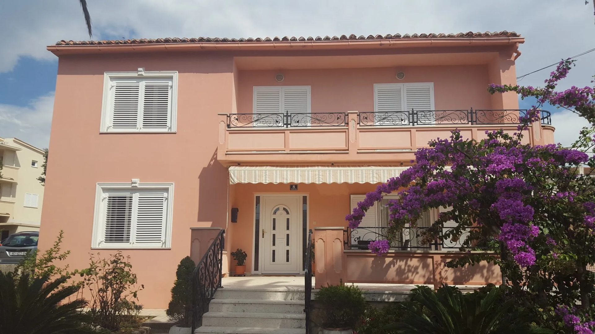Apartments Cola