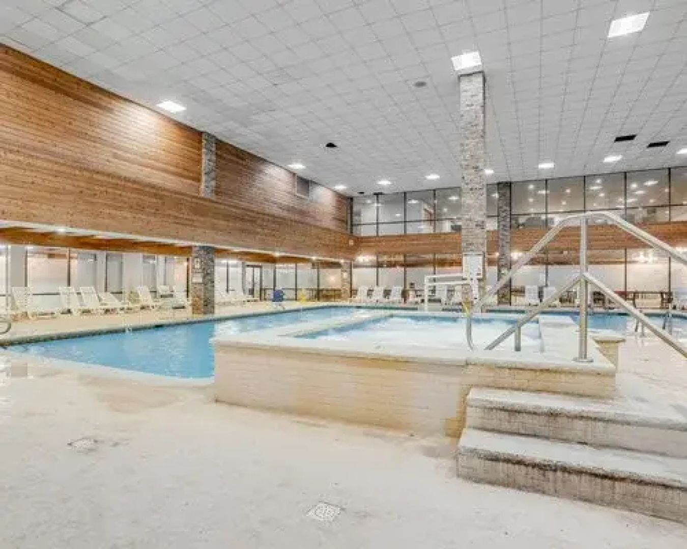 Split Rock Resort - 5 Nights, Lake Harmony, USA
