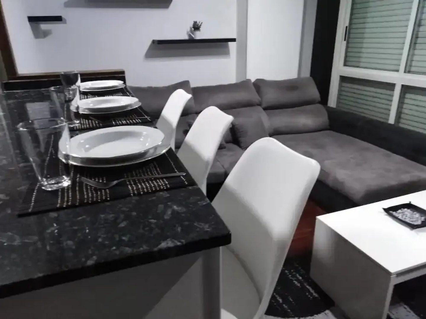 Estupendo Apartamento en Calle Gonzalo Torrente Ballester