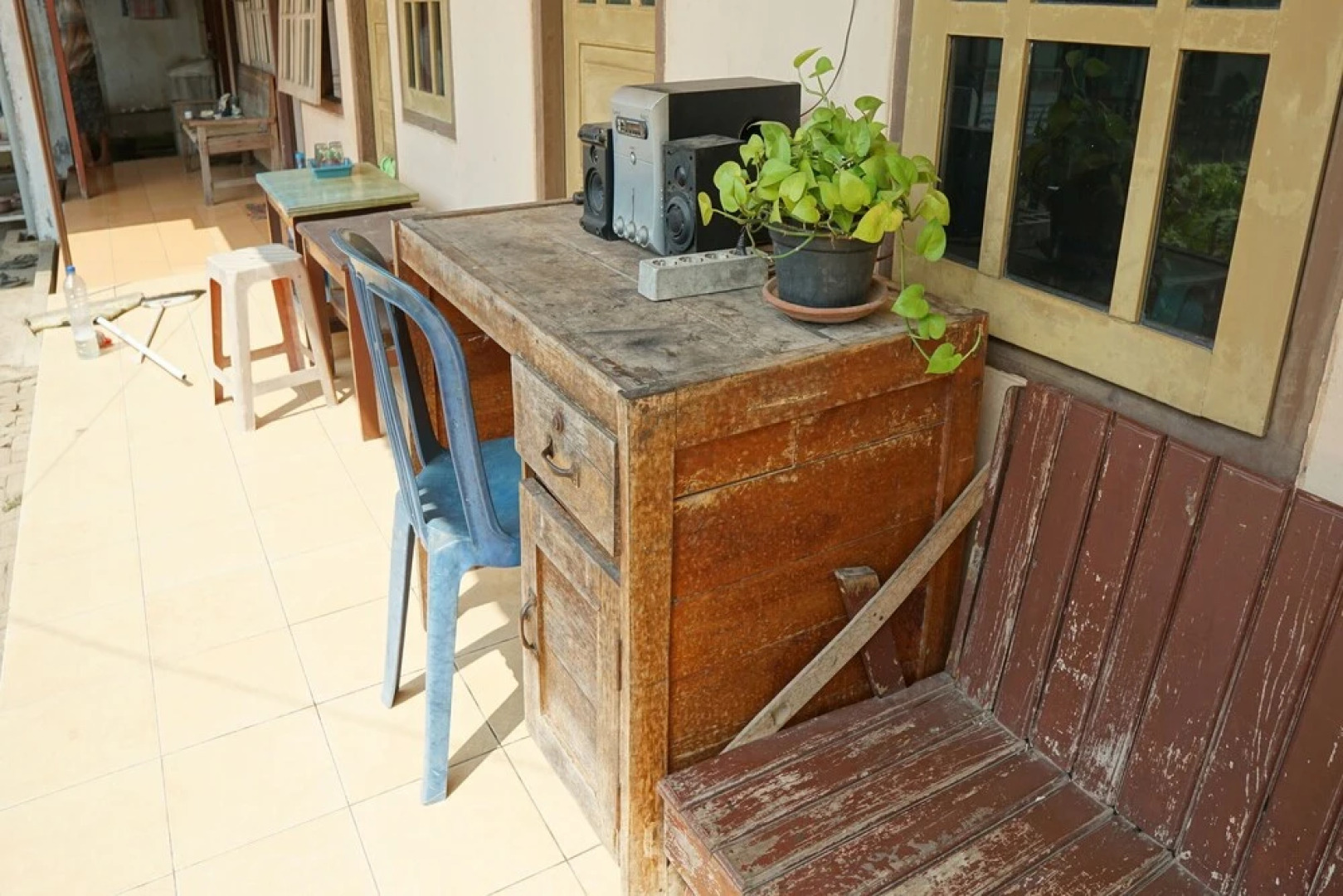 OYO Life 93045 Kost Putra Bu Ketut