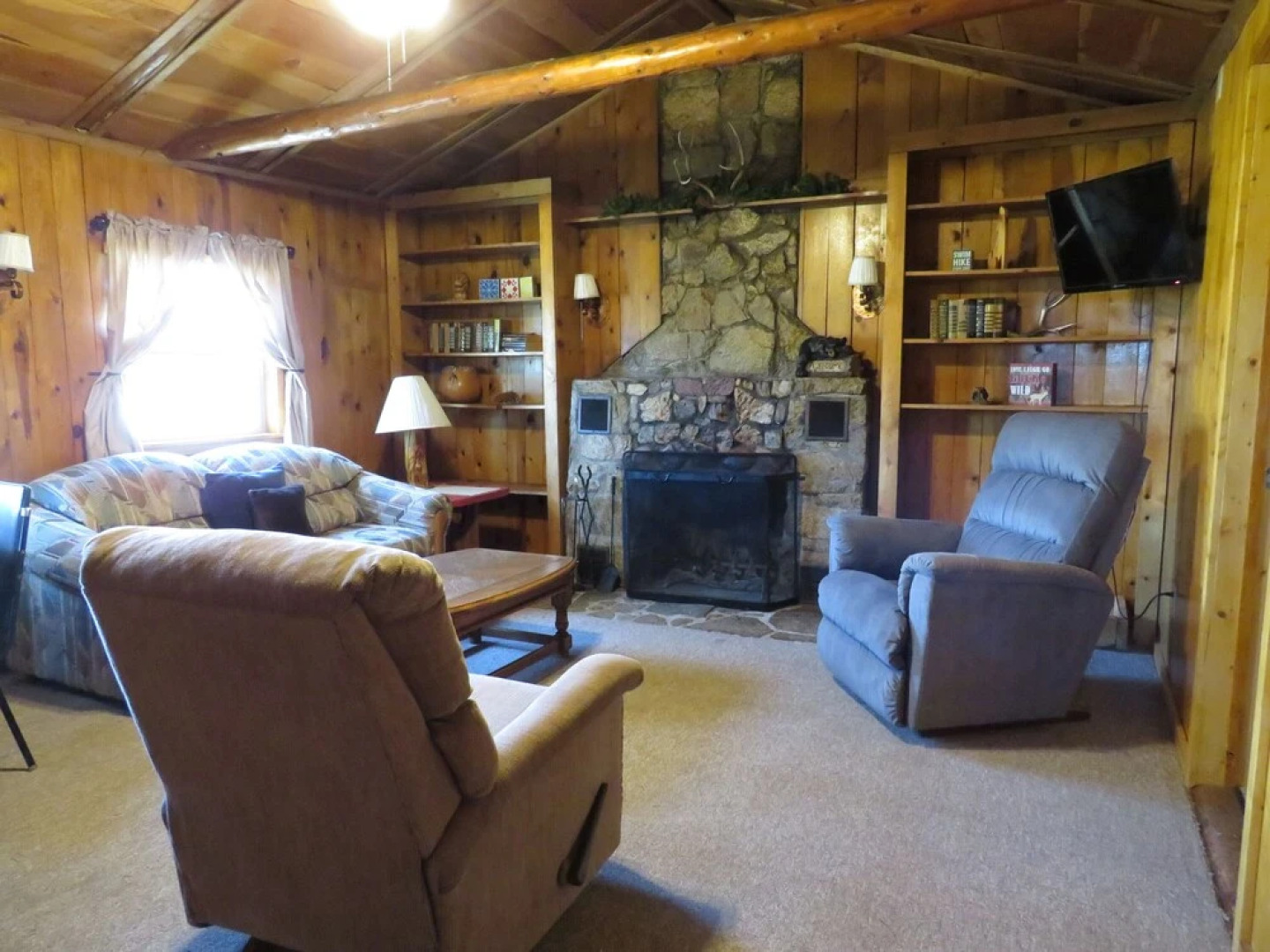 Eagle Nest Cabins & Marina