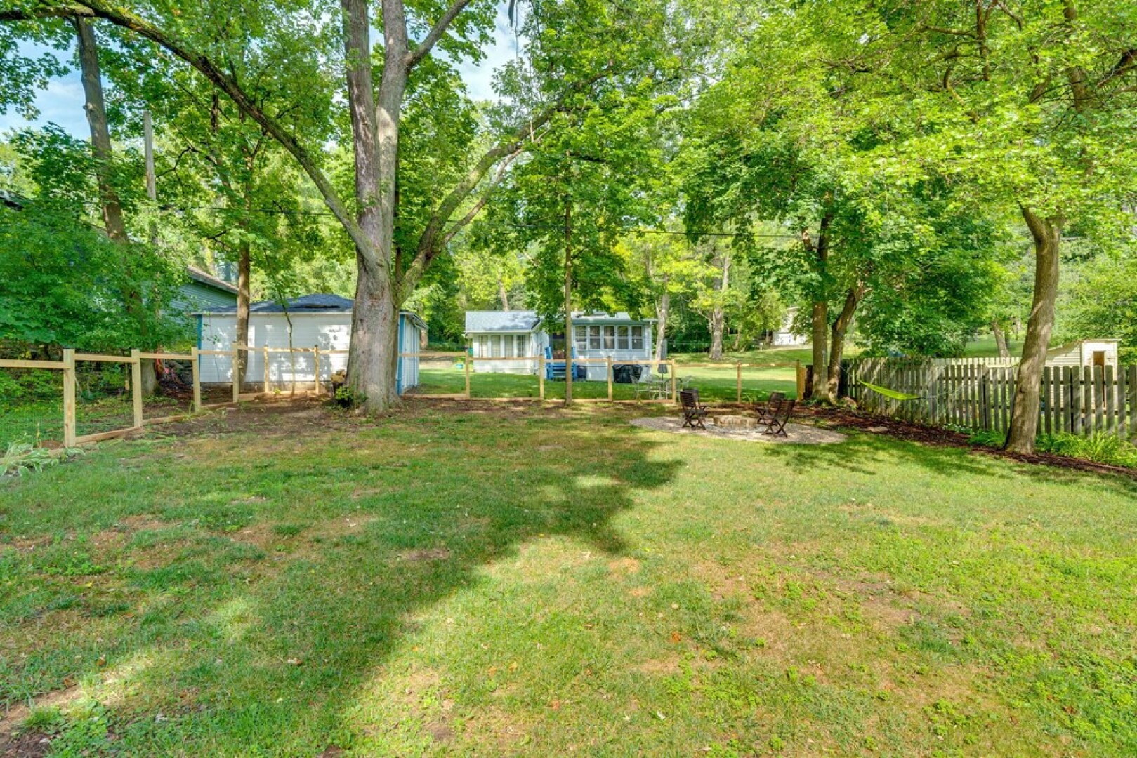 Welcoming Williams Bay Cottage w/ Deck & Fire Pit!