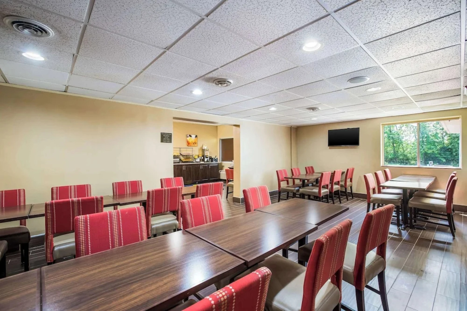 Baymont Inn & Suites Fairborn