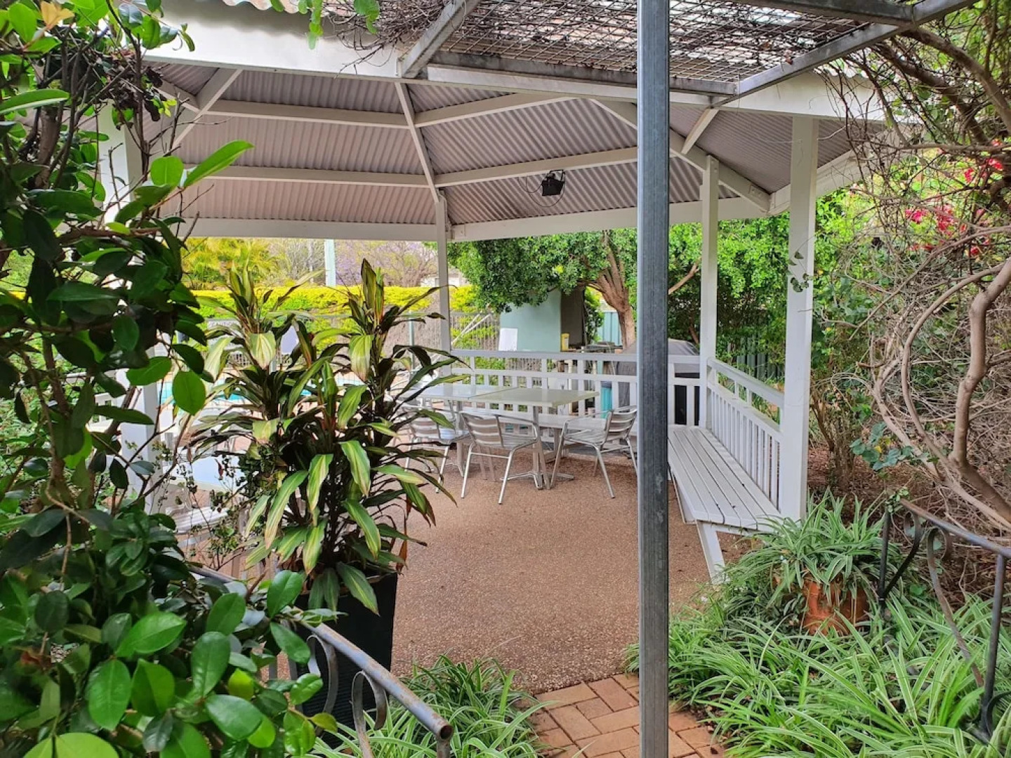 Jacaranda Country Motel