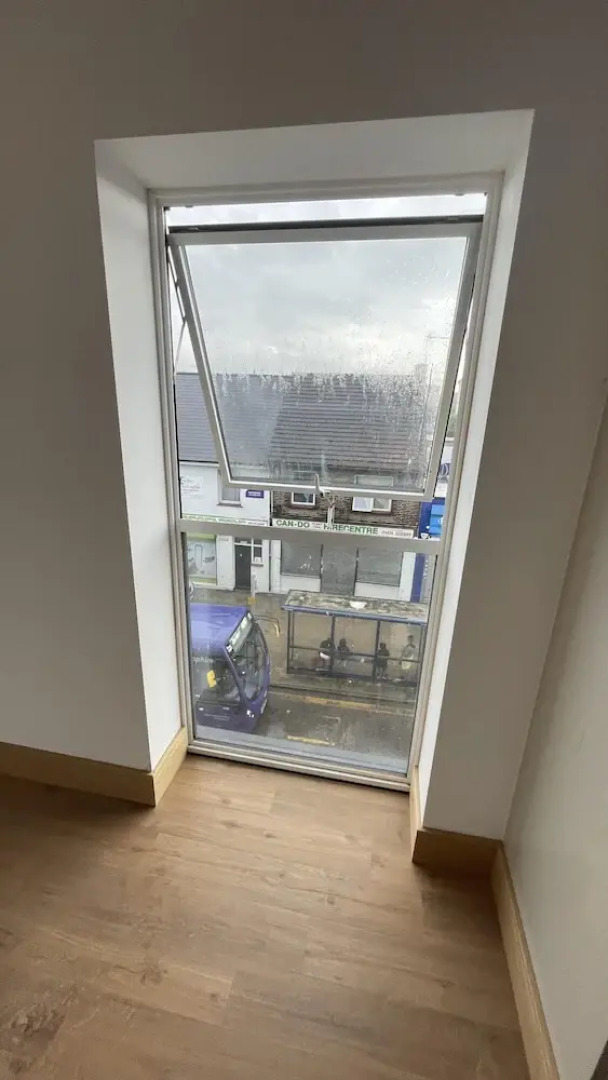 Exquisite Riverside Living in a Stunning Flat