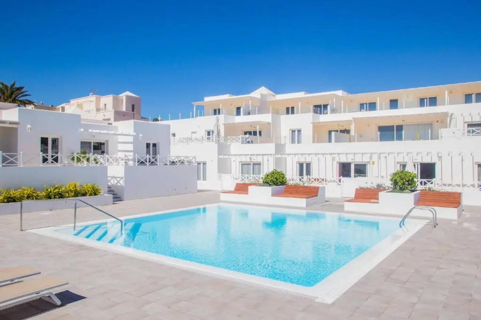 Flower Beach Suite 20