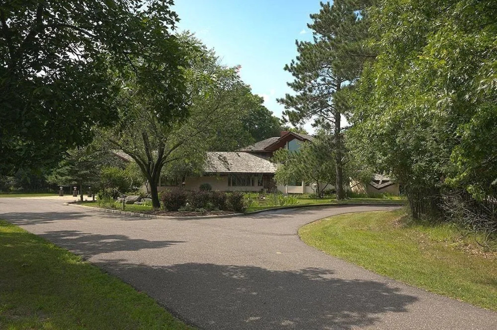 Log Gables- Dresser House