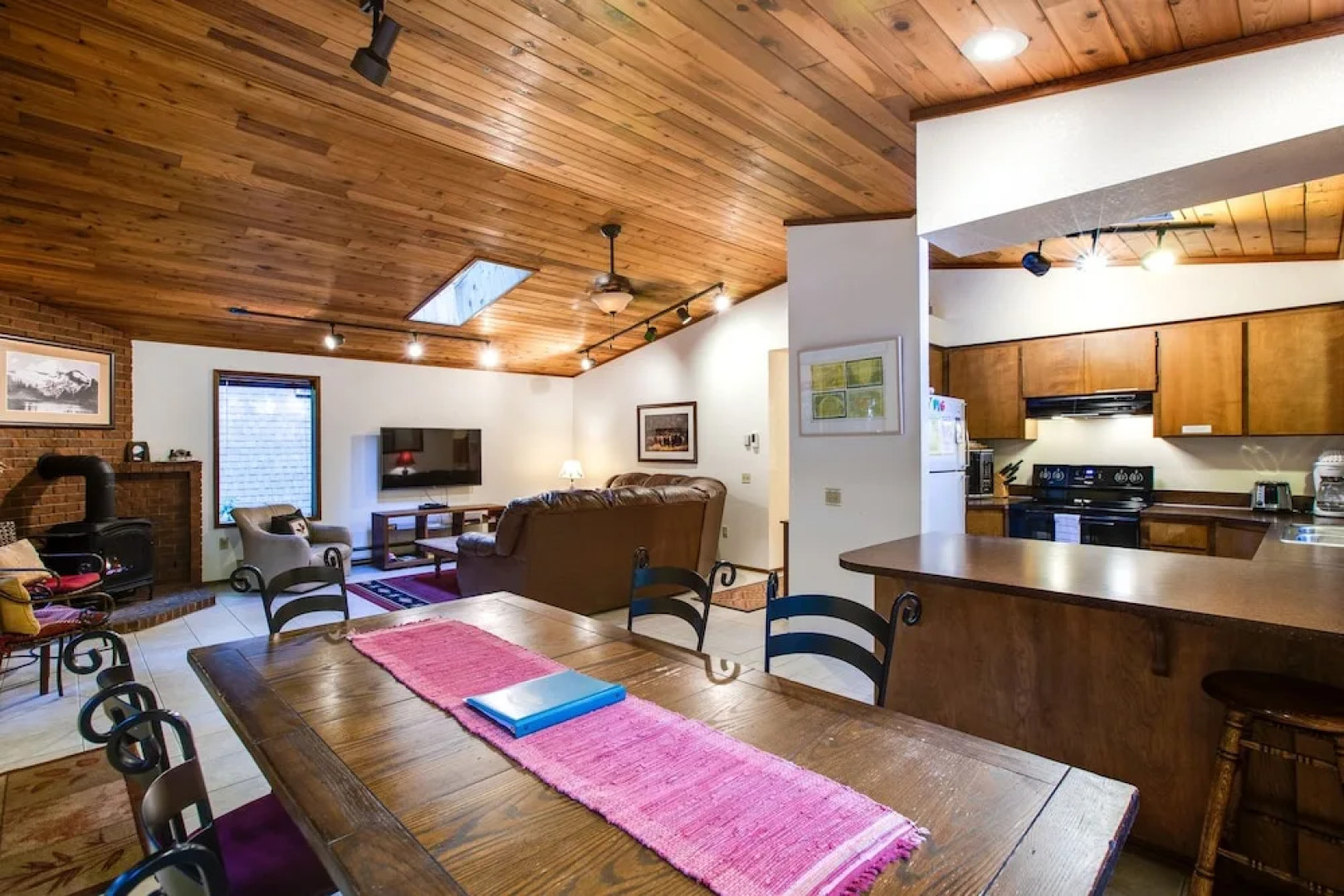 Mt. Baker Lodging Cabin 23 – Hot Tub, WiFi, Sleeps 6! by MBL