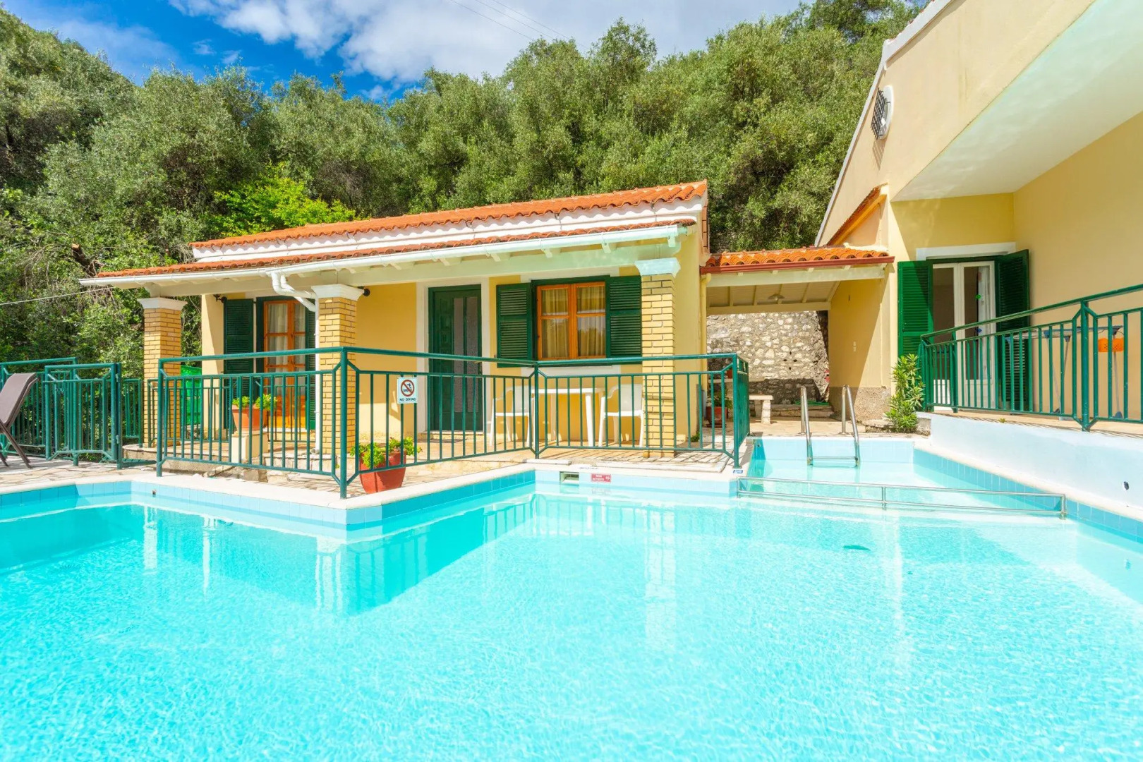 Sofia Large Private Pool Walk to Beach Sea Views A C Wifi Car Not Required - 1552