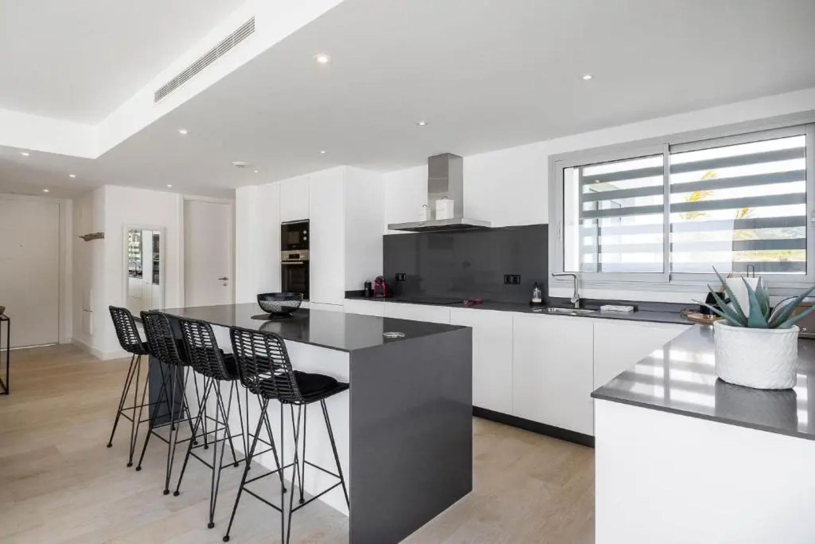 AL-1514 - 3 bedrooms Apartment