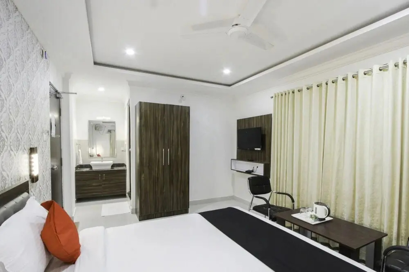 Rich Fort By OYO Rooms