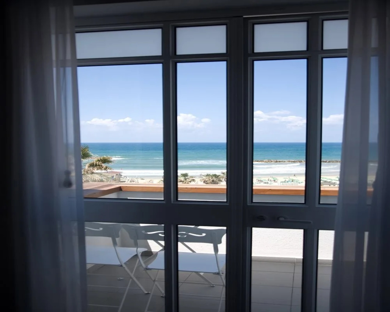 Gordon Hotel & Lounge