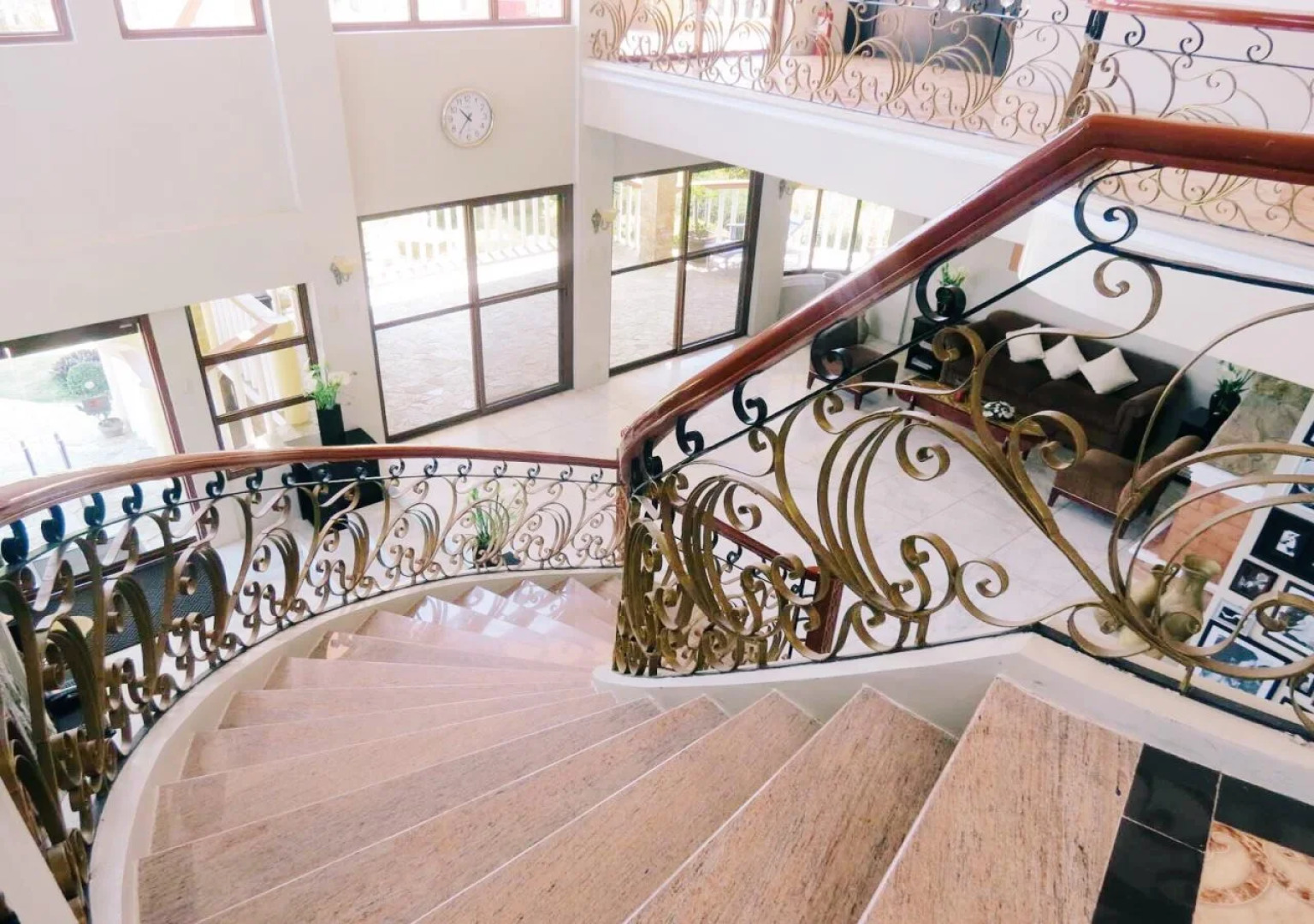 The Q Hotel & Restaurant