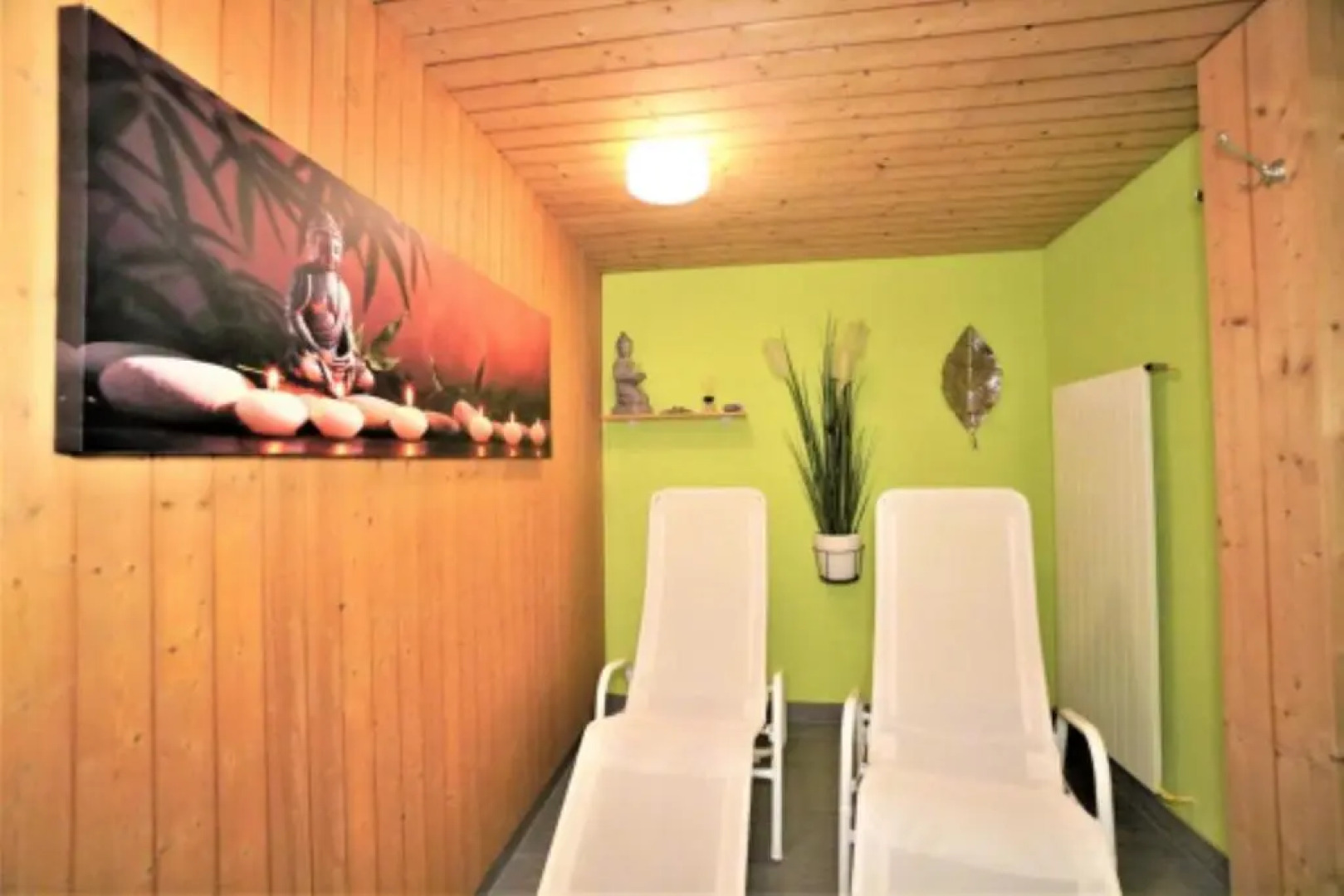 Lovely 1-bedroom vacation studio apartment with pool and sauna