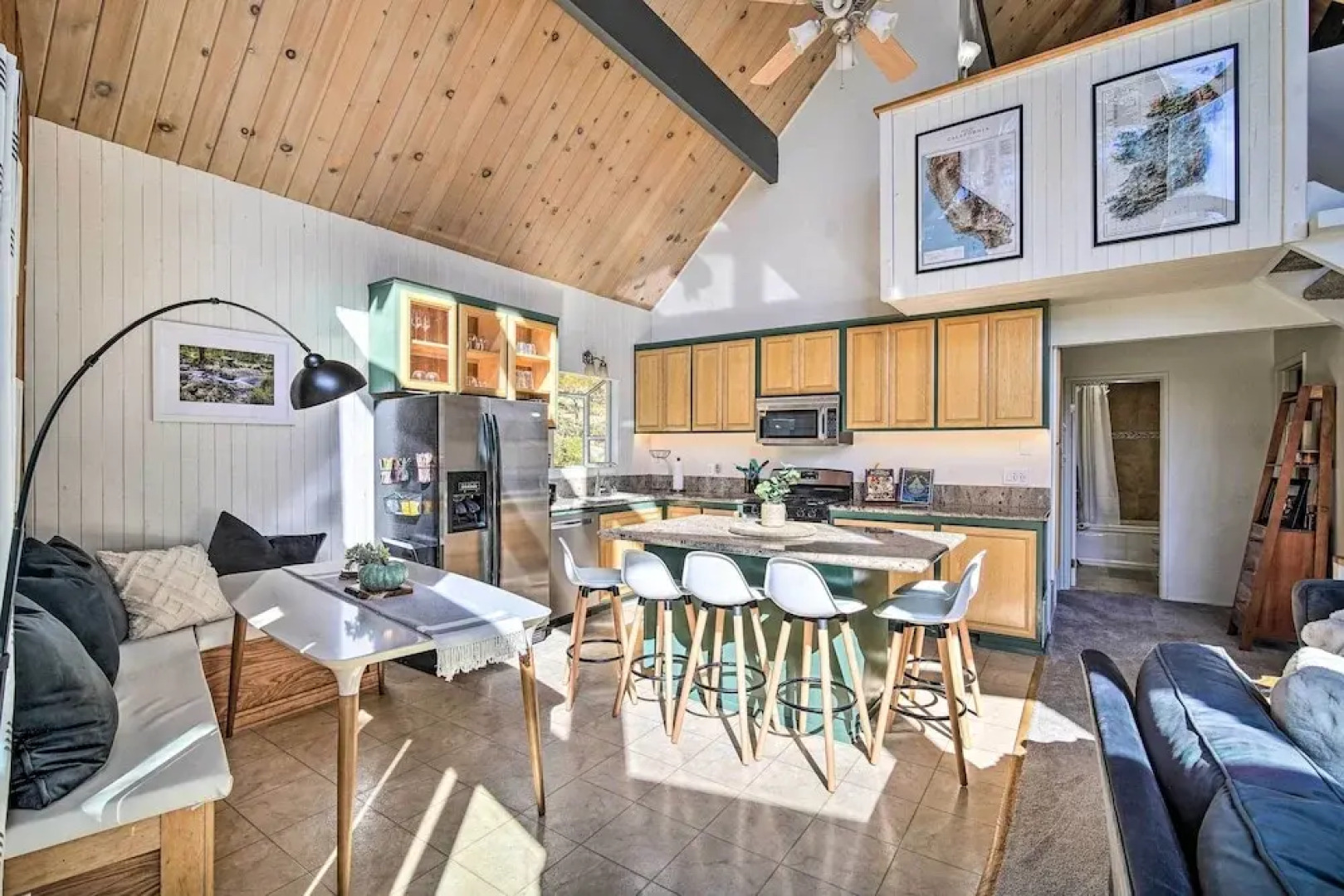 Lake Arrowhead Cabin w/ Game Room + Hot Tub!