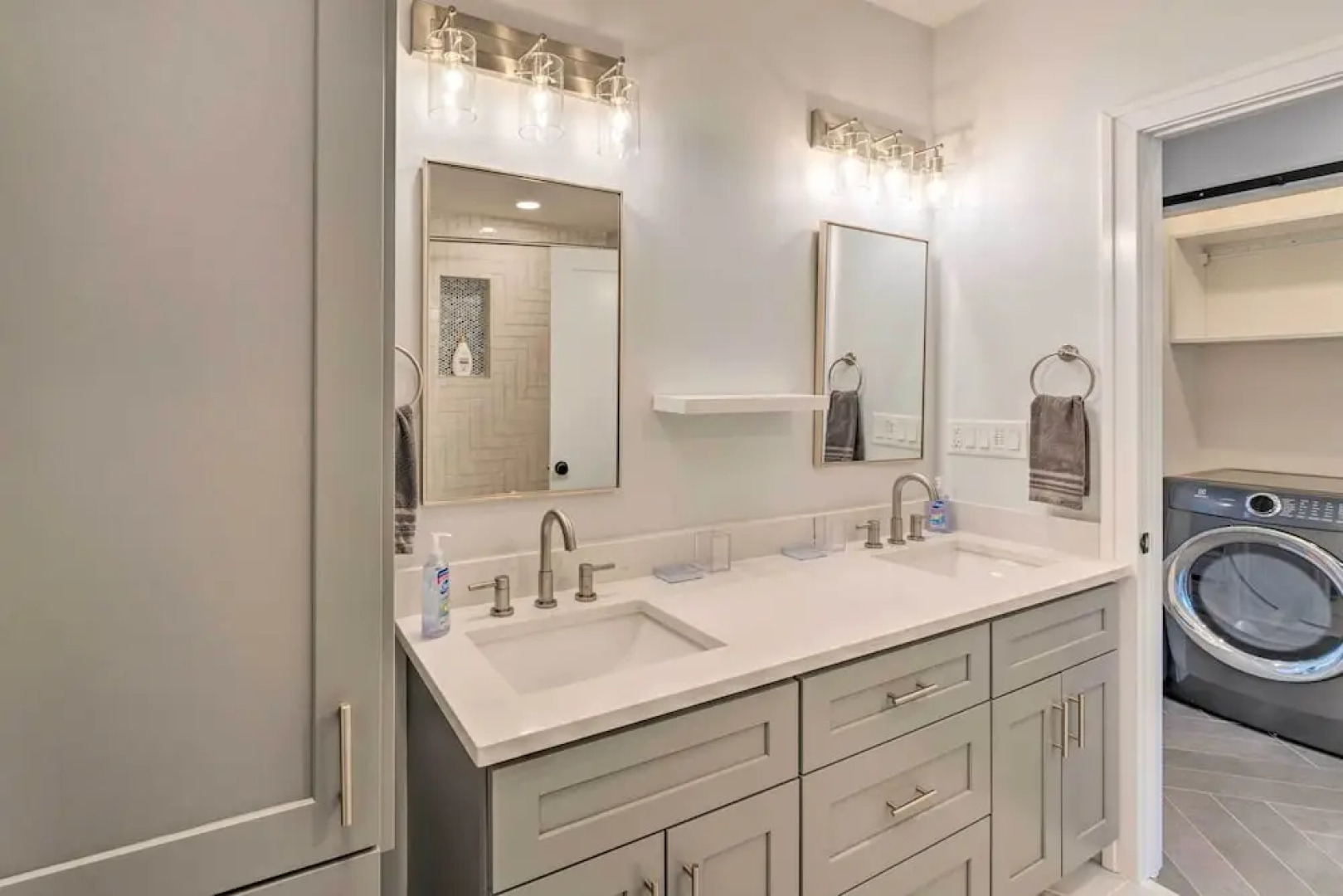 Fantastic House: Balcony, Steps to Lake Como!