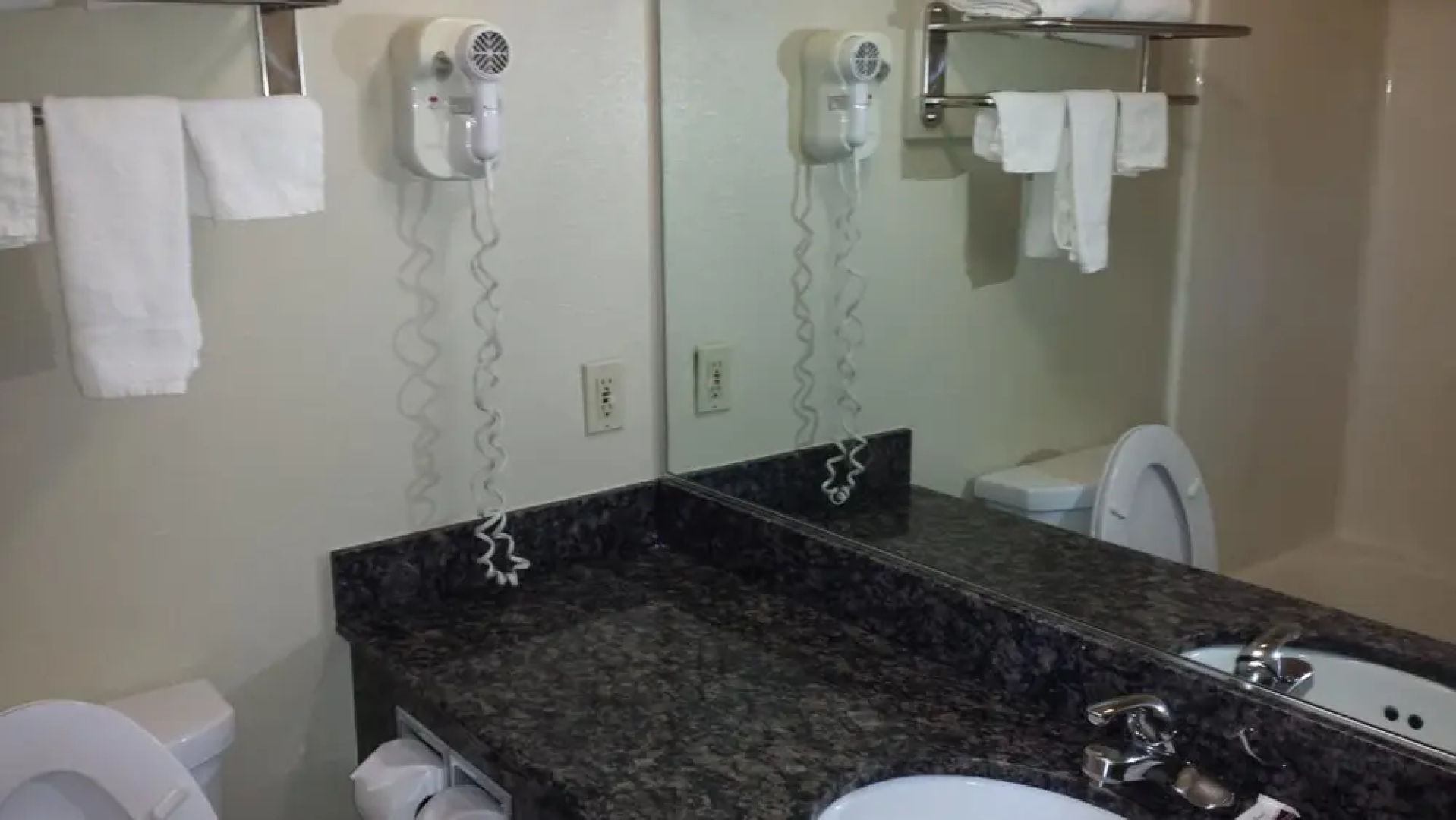 Regency Inn And Suites
