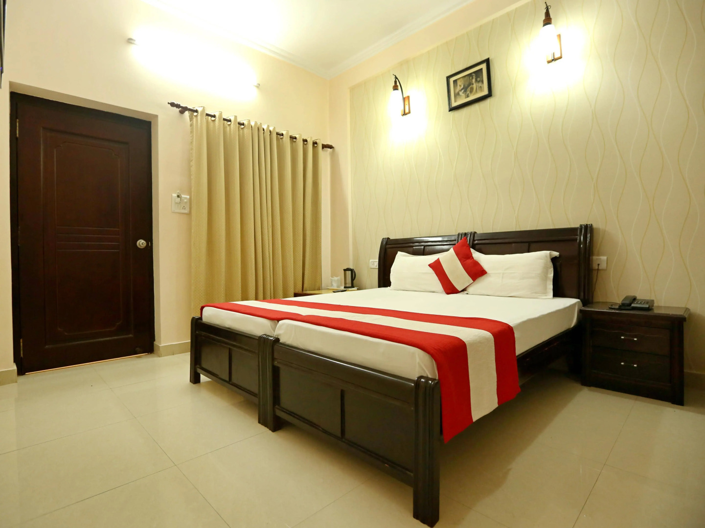 Hotel Nirvana Palace