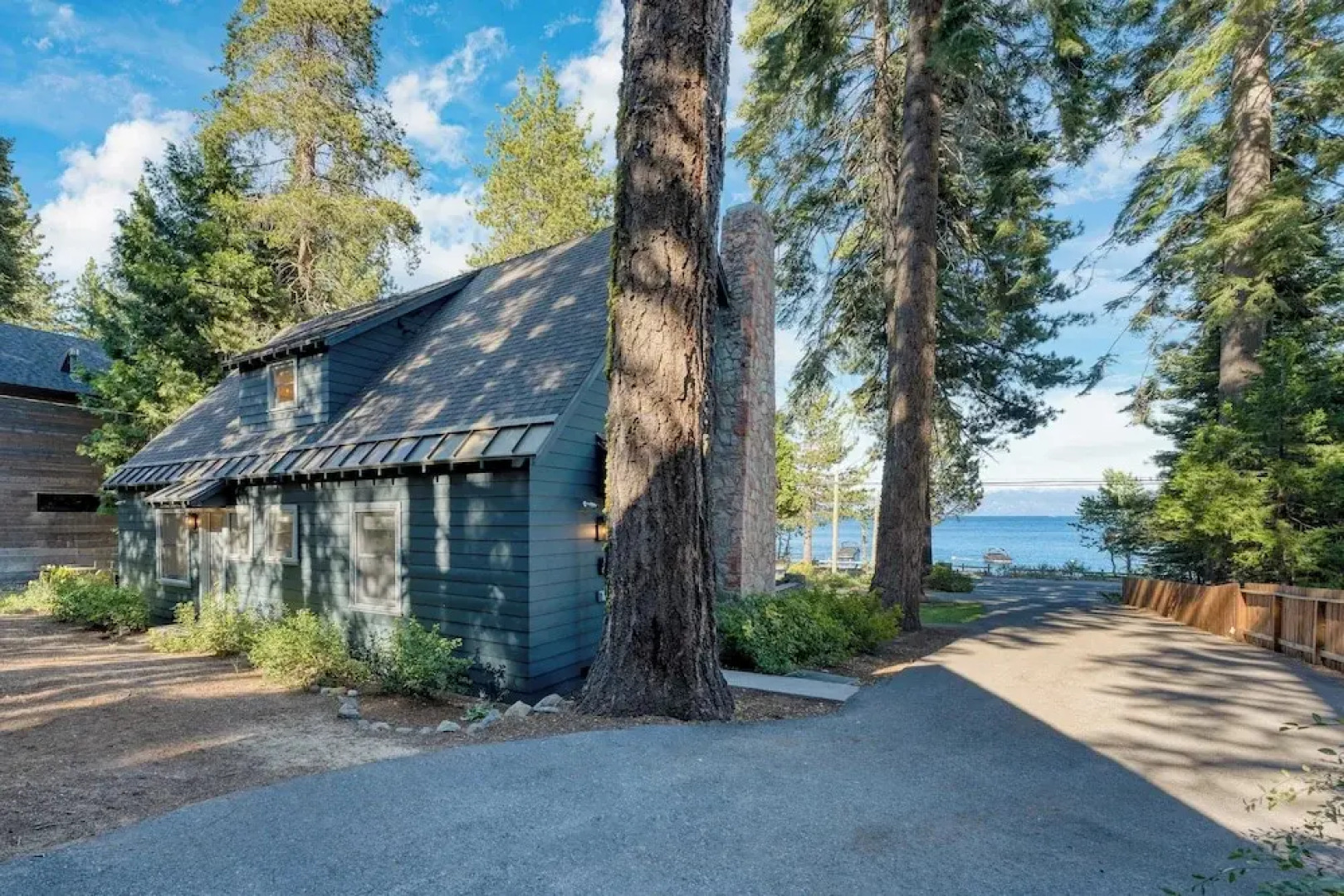 West Shore Lake House by Avantstay Ski Cabin w/ Backyard Sledding Hill!