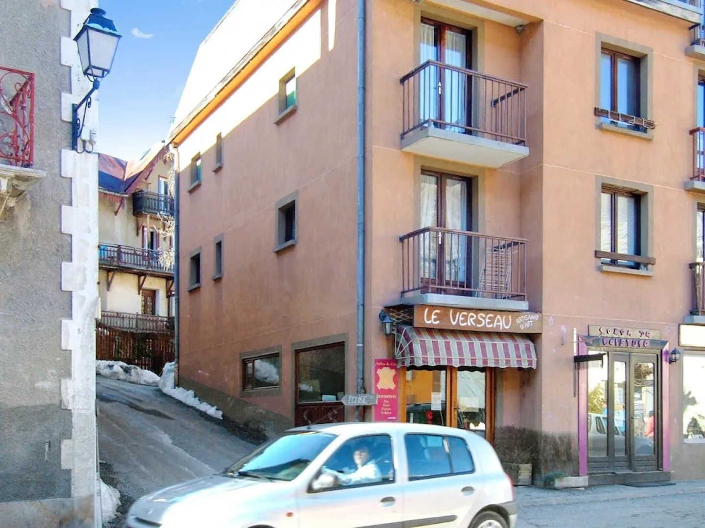 Studio in Aiguilles, With Wonderful Mountain View and Wifi - 5 km From