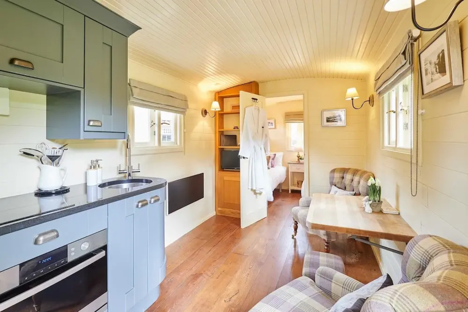 Host Stay Guards Van