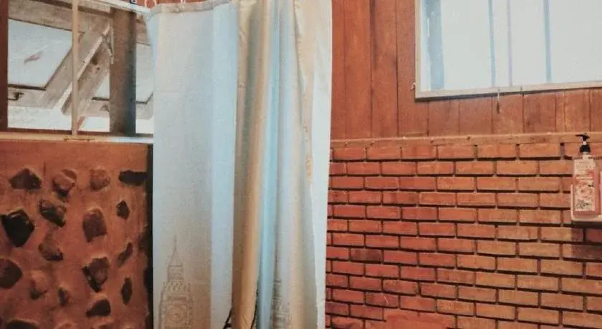 Crossroads House - Hostel