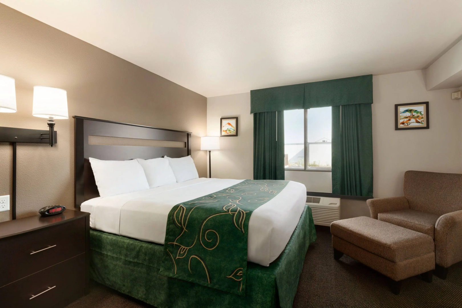 Travelodge by Wyndham Dunsmuir