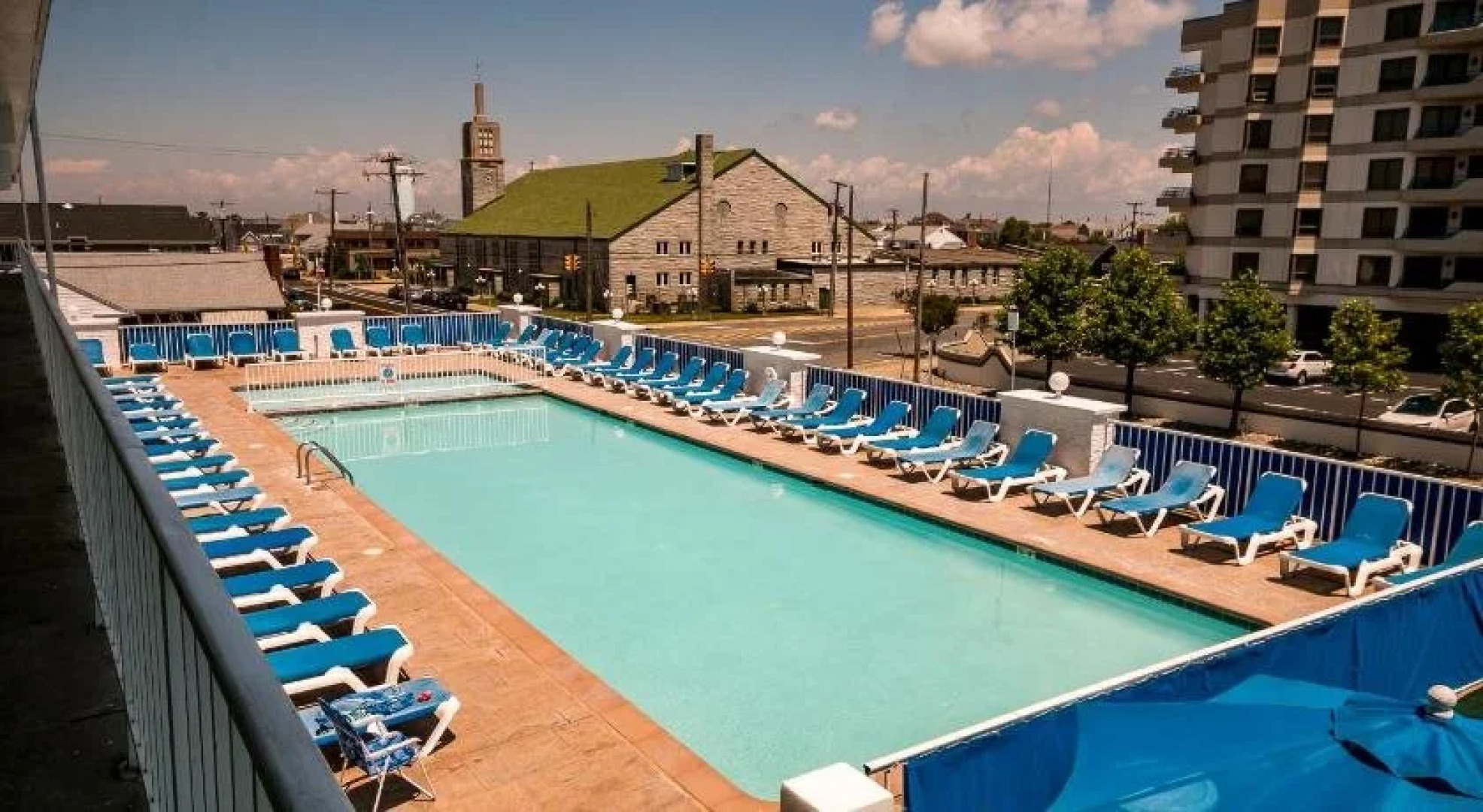 Admiral Resort Motel