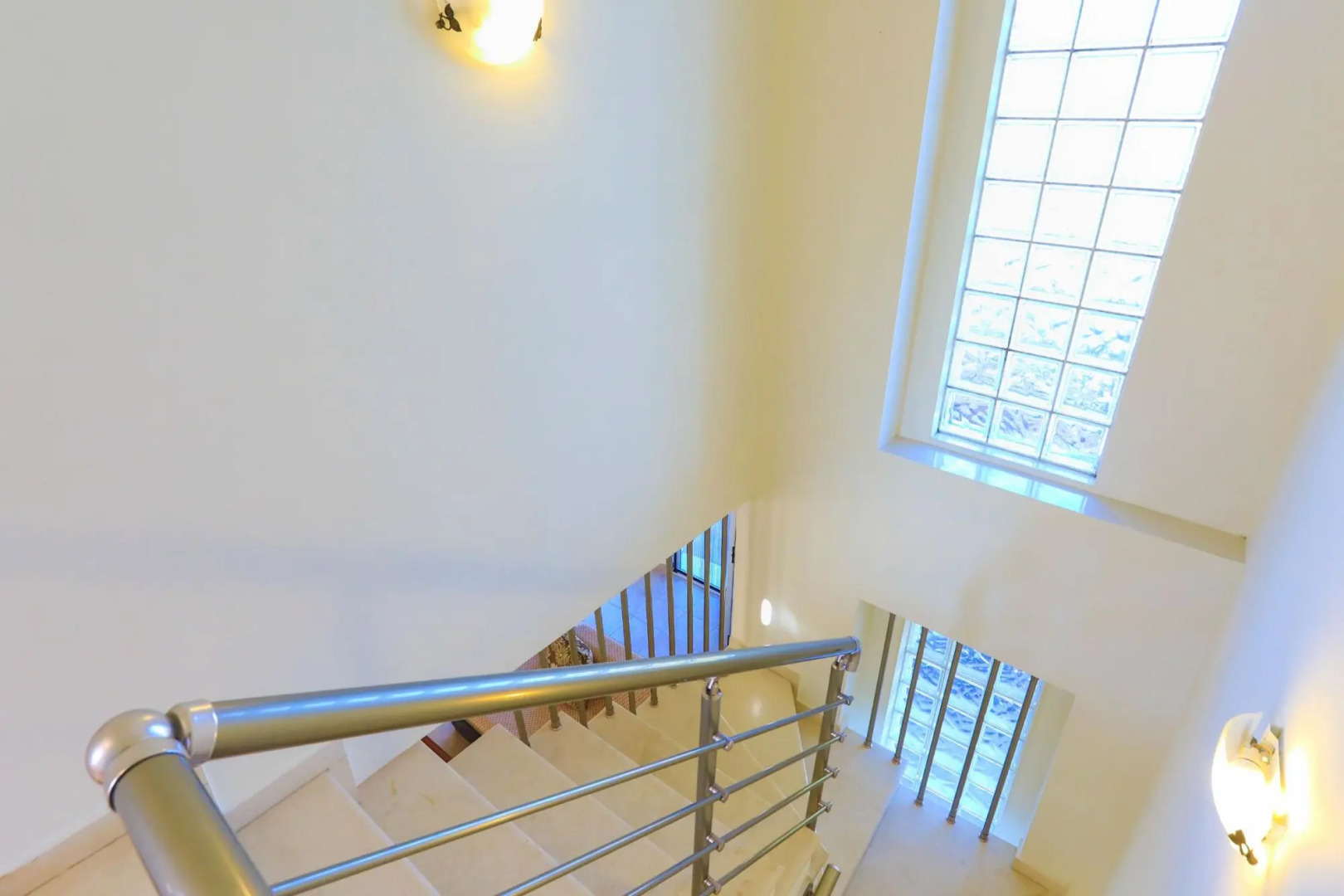 Captain Alex Villa Ena