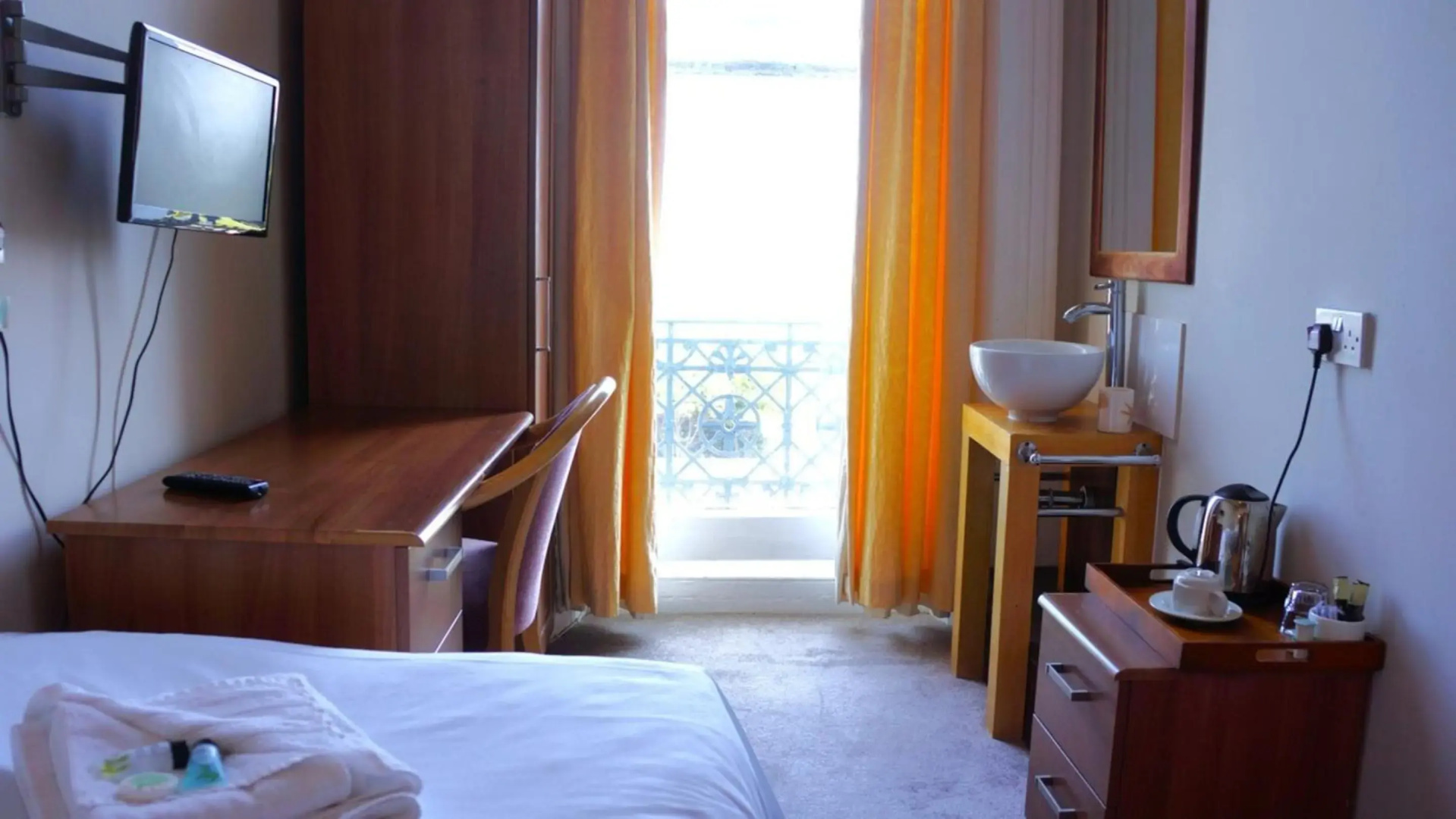 OYO Oban Hotel