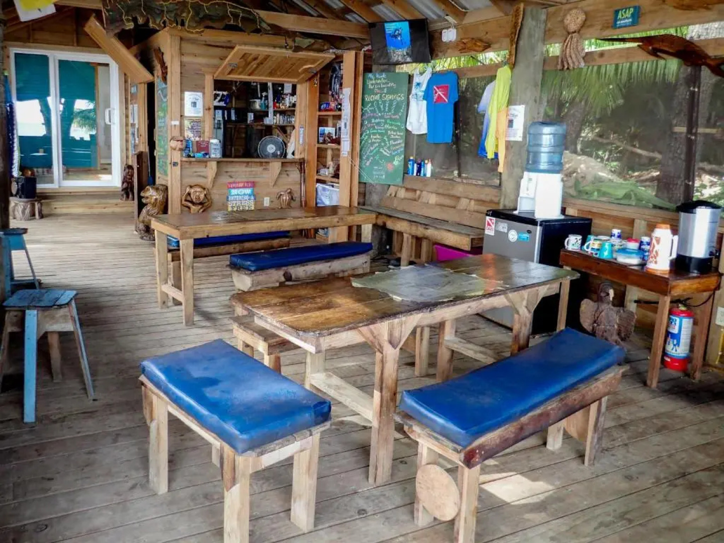 Blue Island Divers Casa Descanso