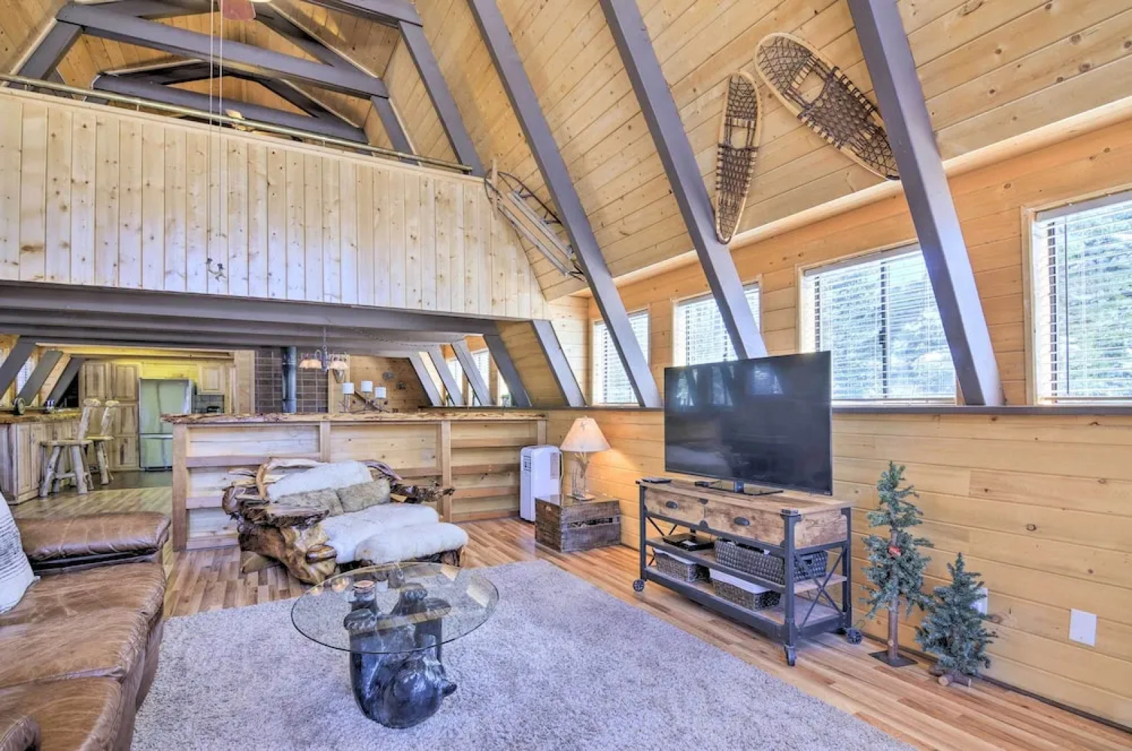 Spacious Duck Creek Village Cabin w/ Hot Tub!