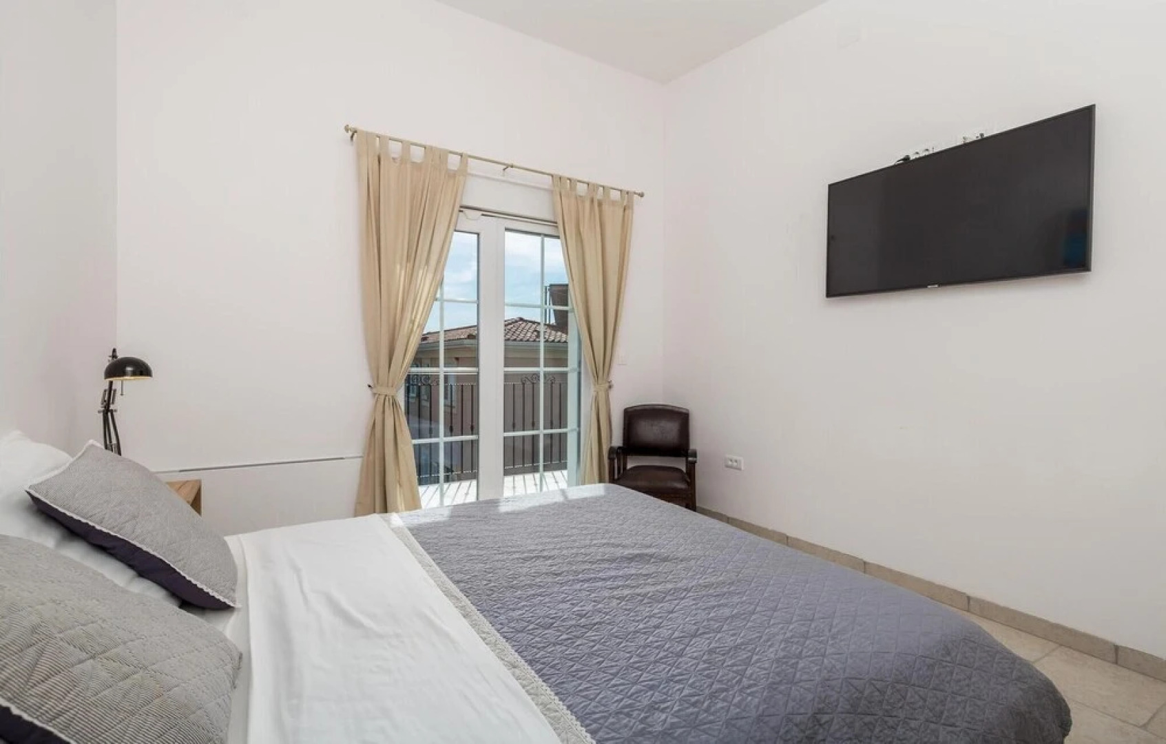 Beautiful Home in Kornic With Wifi, Outdoor Swimming Pool and 3 Bedrooms