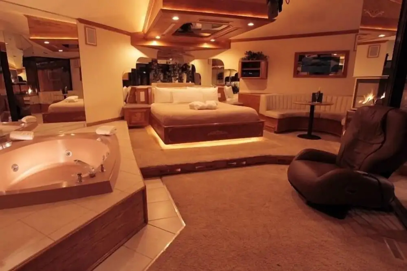 Sybaris Pool Suites Mequon