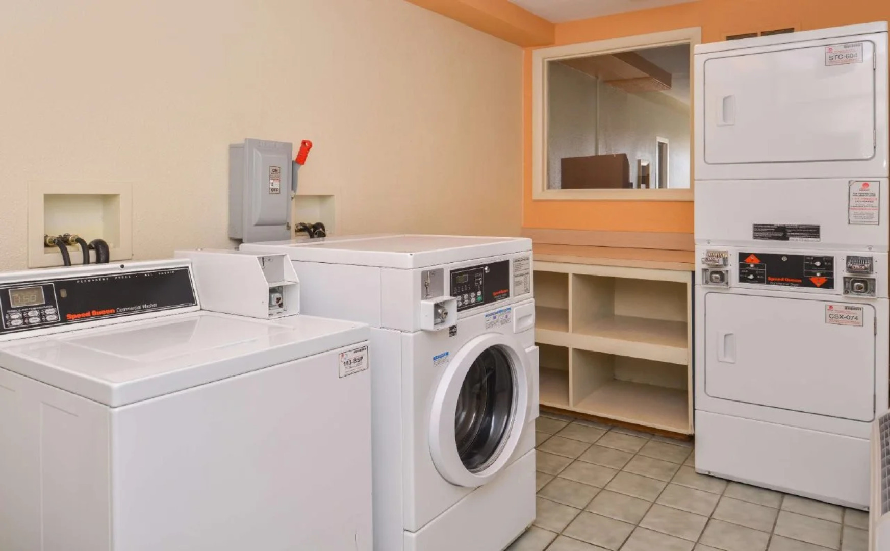 Days Inn by Wyndham New Philadelphia