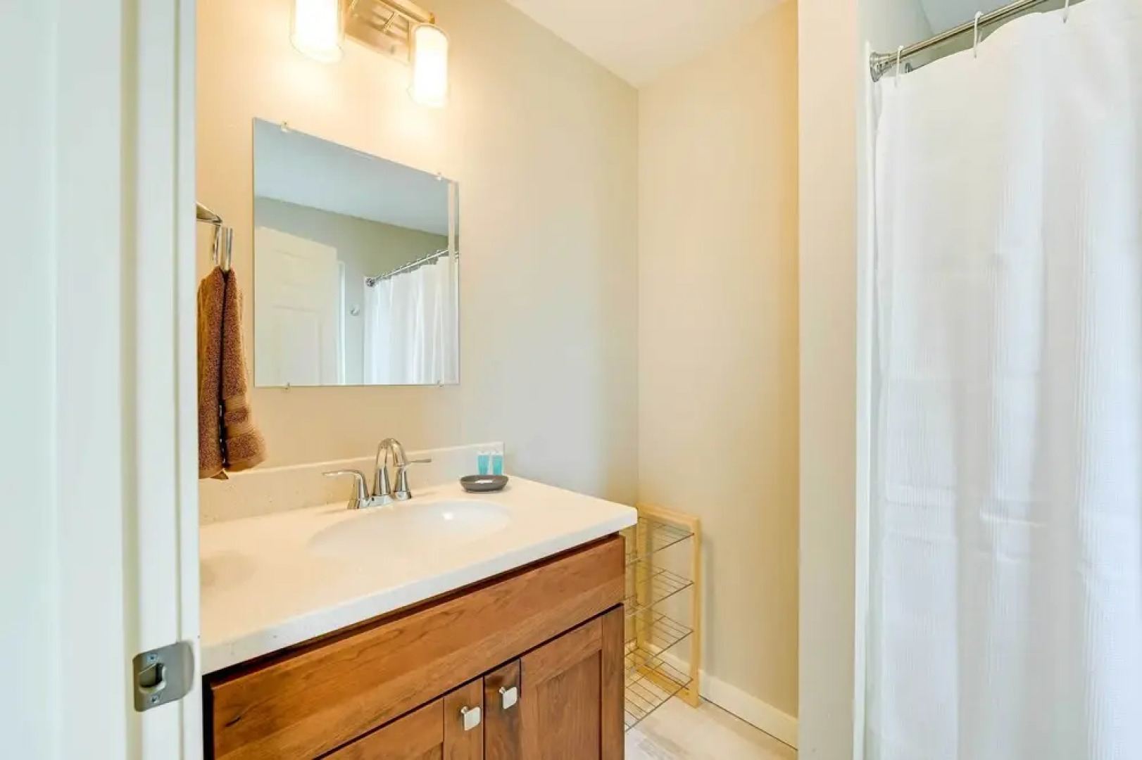 Waterfront Kenai Townhome < 1 Mi to Beach!