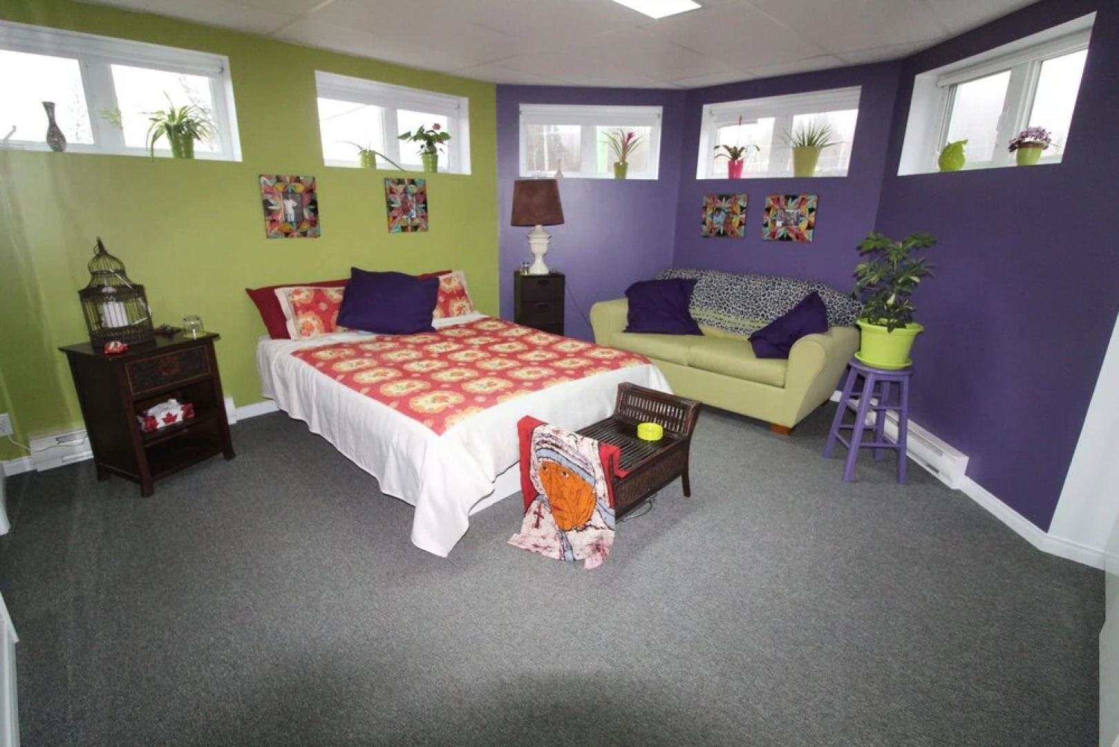 Room in Guest Room - Gandhi Very Large Room Decorated in Indian Style, Office Space and Sofa