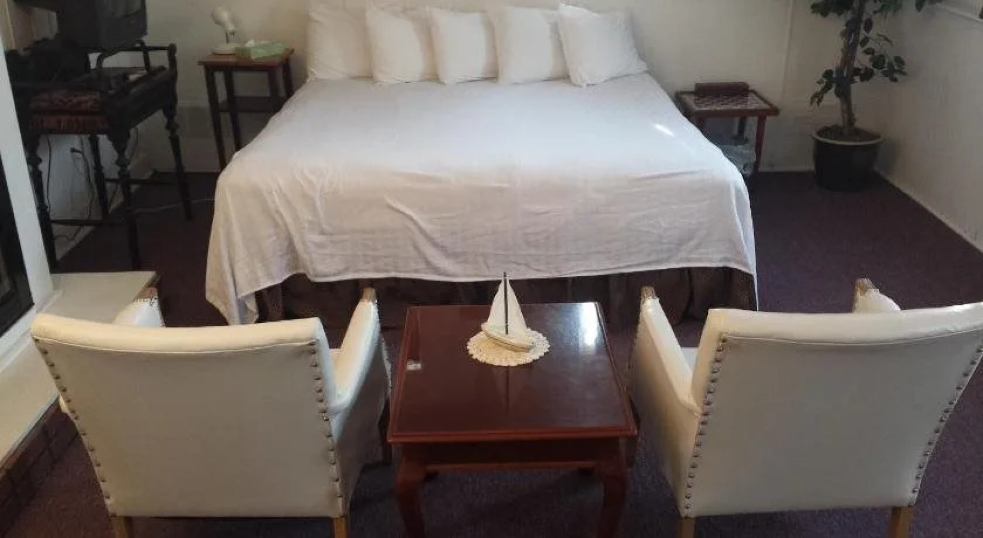 Harbor Haus Inn & Suites