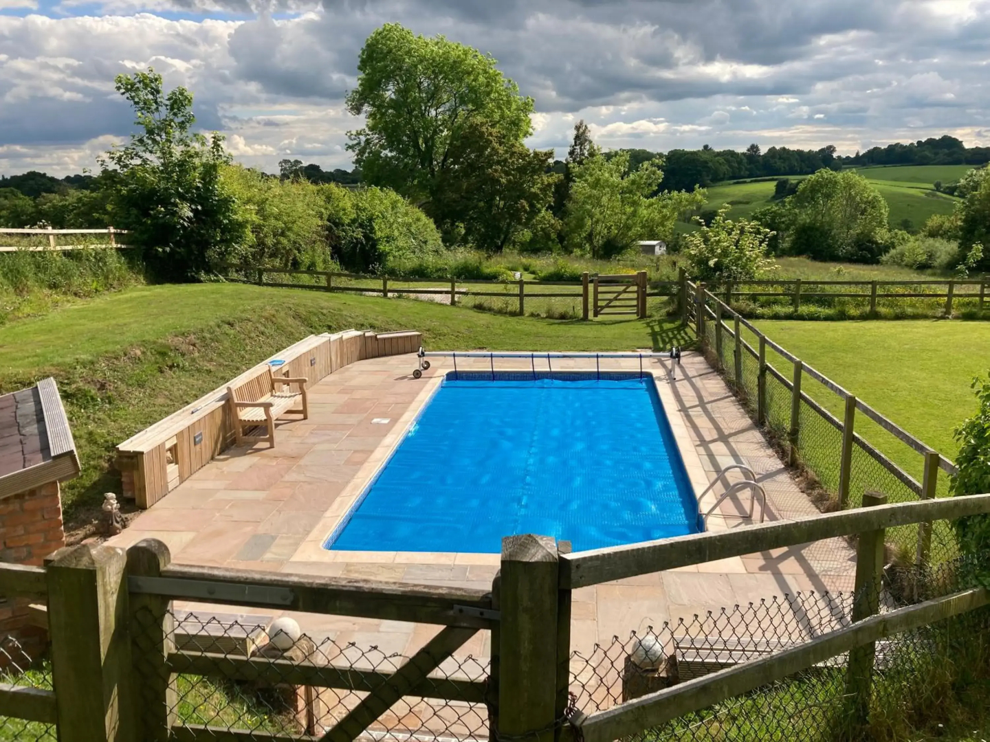Little Pentre Barn with seasonal Swimming Pool