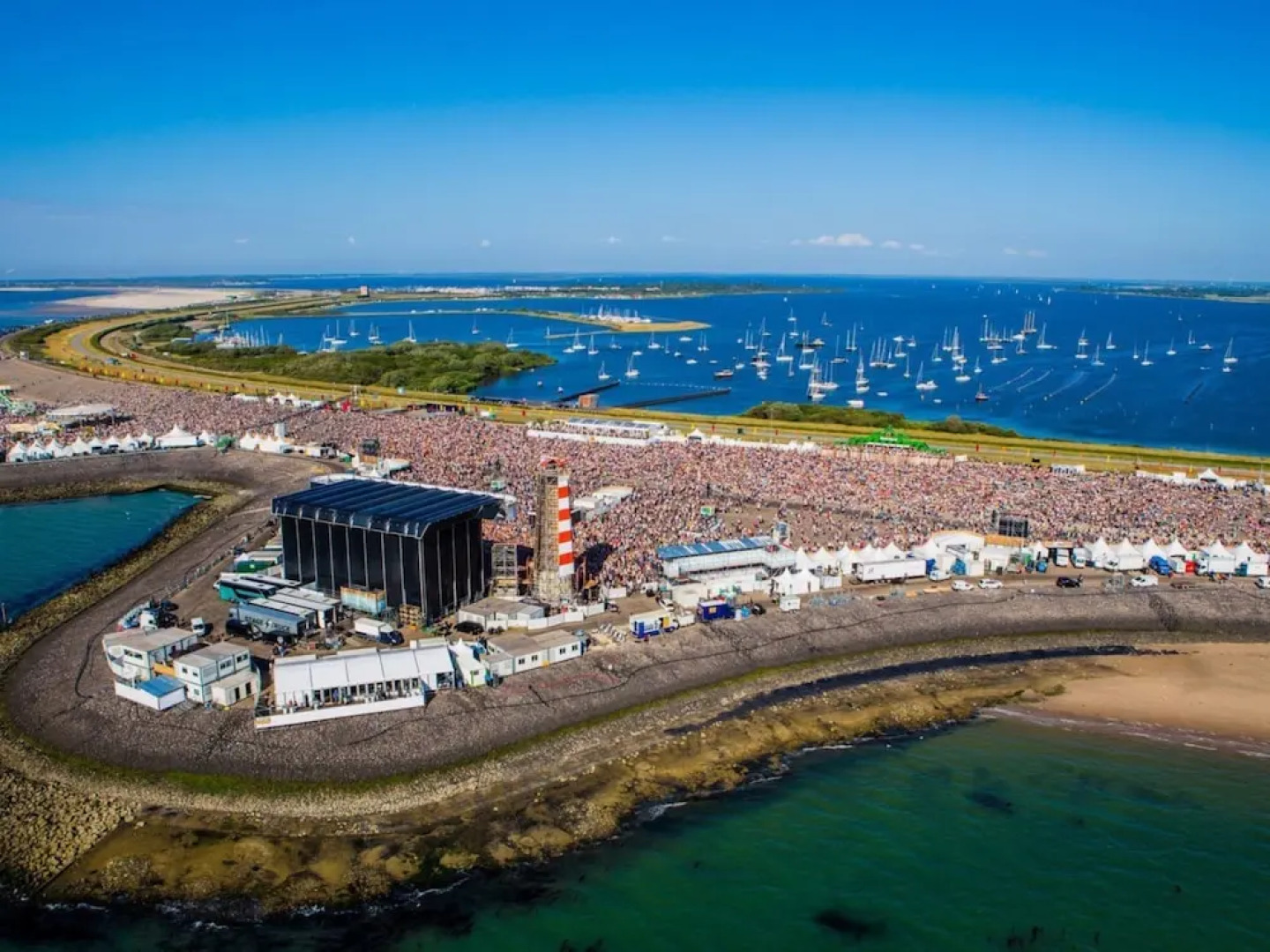 Very Spacious 6-person Apartment Located in the Centre of Ouddorp