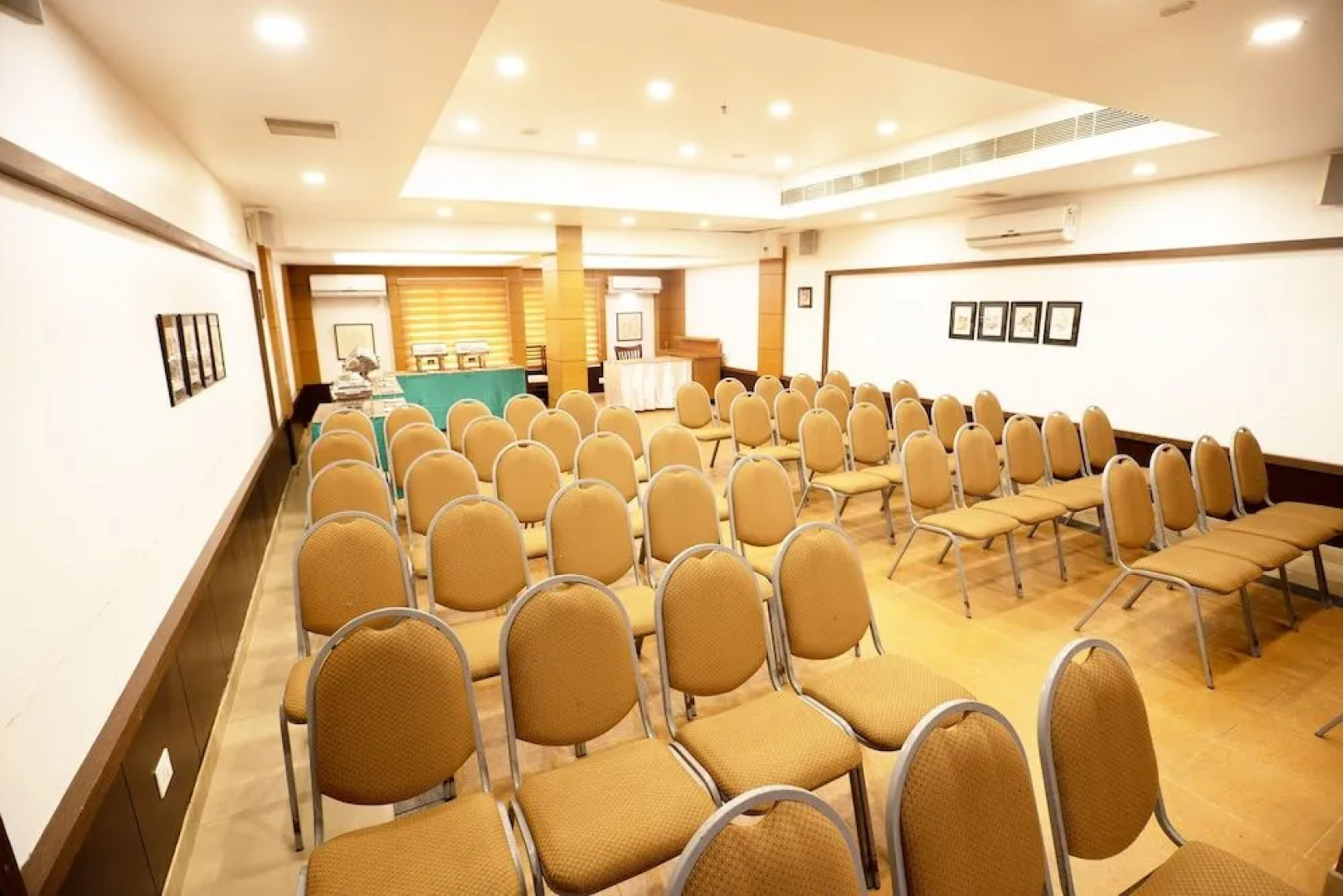 Hotel Pookodans International